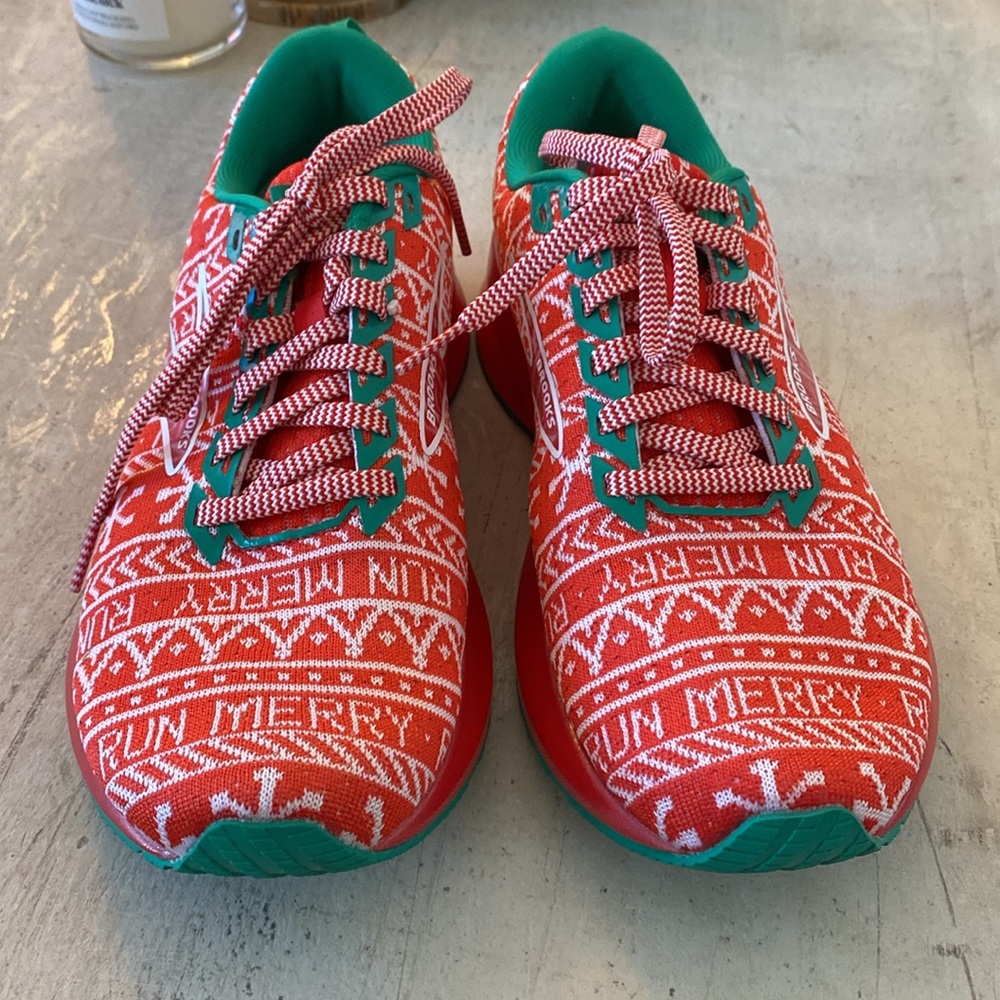 Brooks Levitate 5 Run Merry Christmas Shoes - almost new!